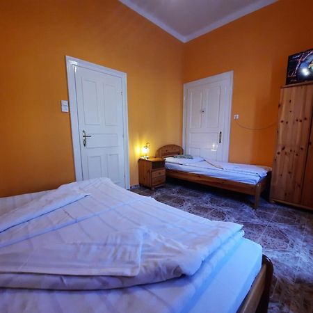 Gloria Apartman Gyula Εξωτερικό φωτογραφία