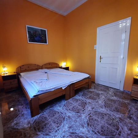 Gloria Apartman Gyula Εξωτερικό φωτογραφία