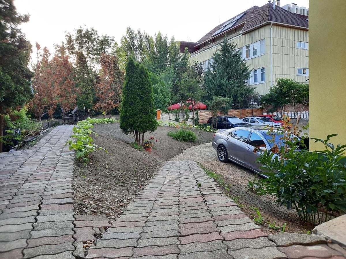 Gloria Apartman Gyula Εξωτερικό φωτογραφία