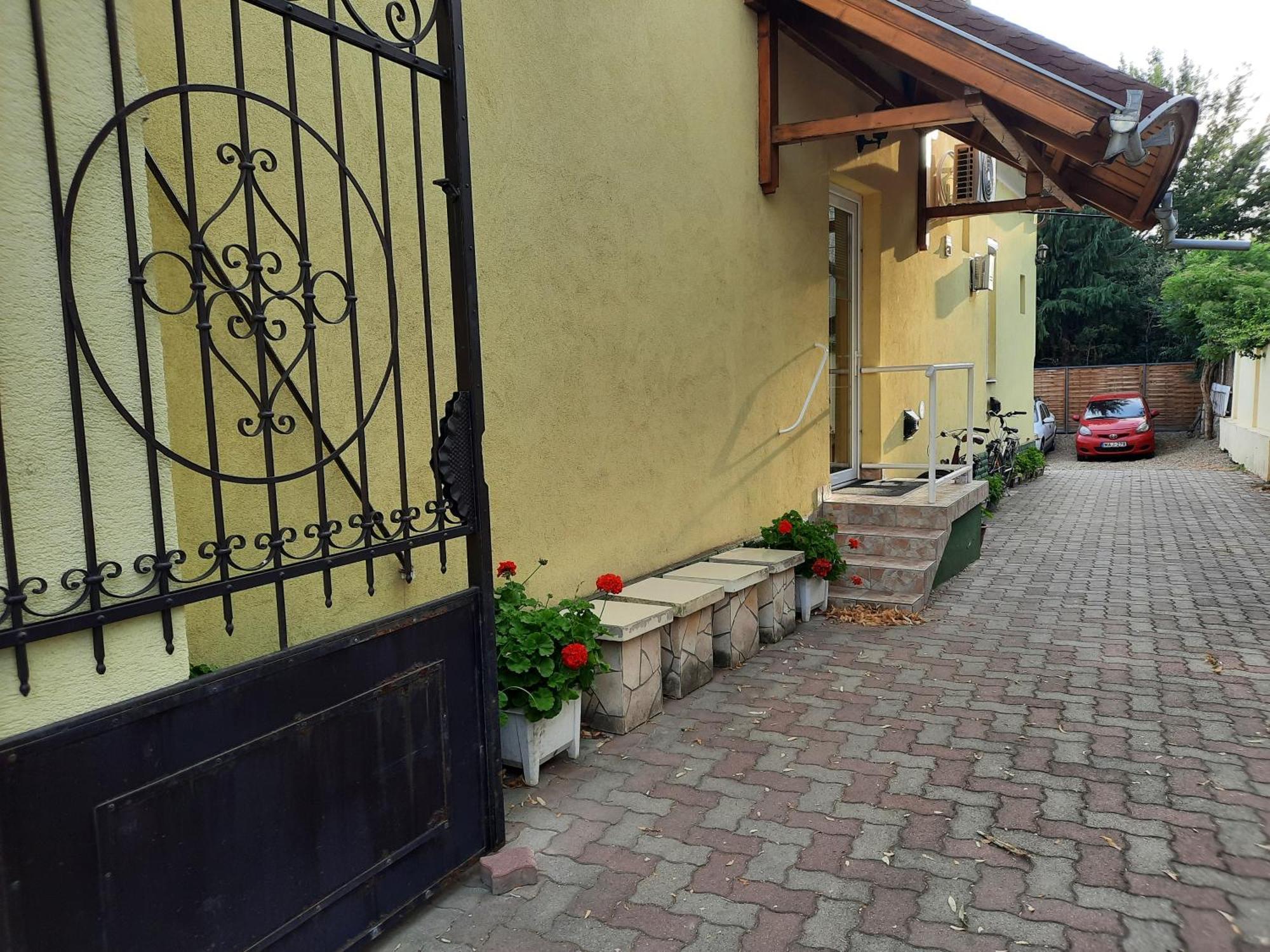 Gloria Apartman Gyula Δωμάτιο φωτογραφία