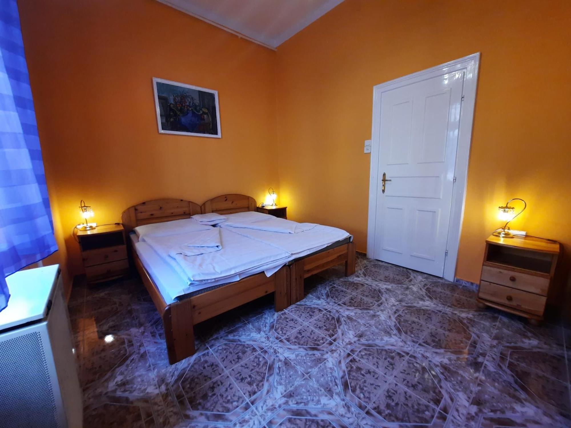 Gloria Apartman Gyula Εξωτερικό φωτογραφία