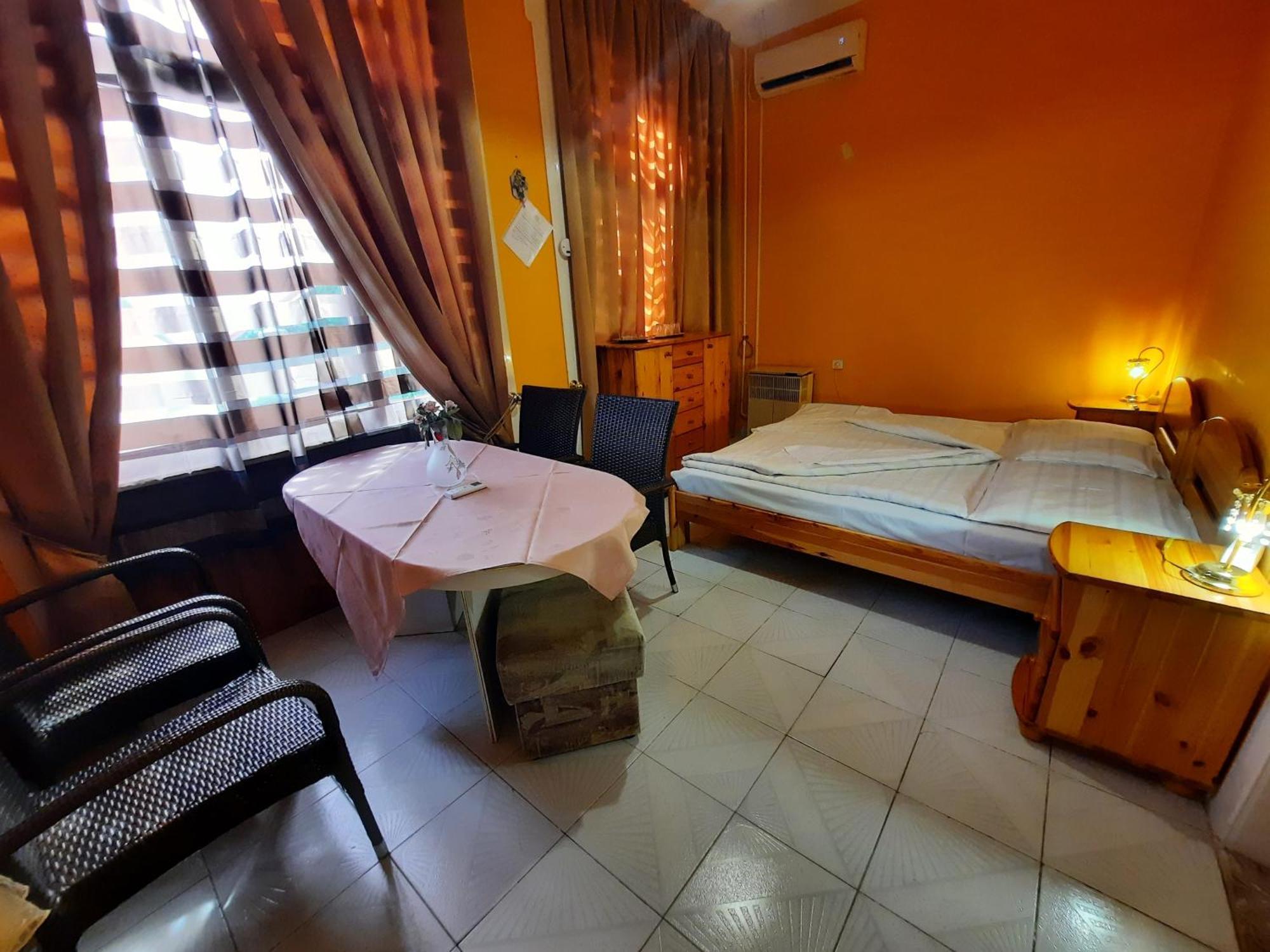 Gloria Apartman Gyula Εξωτερικό φωτογραφία